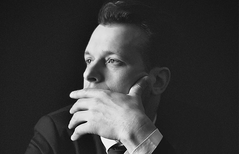 Christian Wachter, le regard tourné vers la lumière. Portrait par David Baghdasaryan.